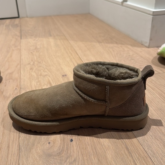 UGG Ultra Mini Classic Boot - Picture 4 of 5